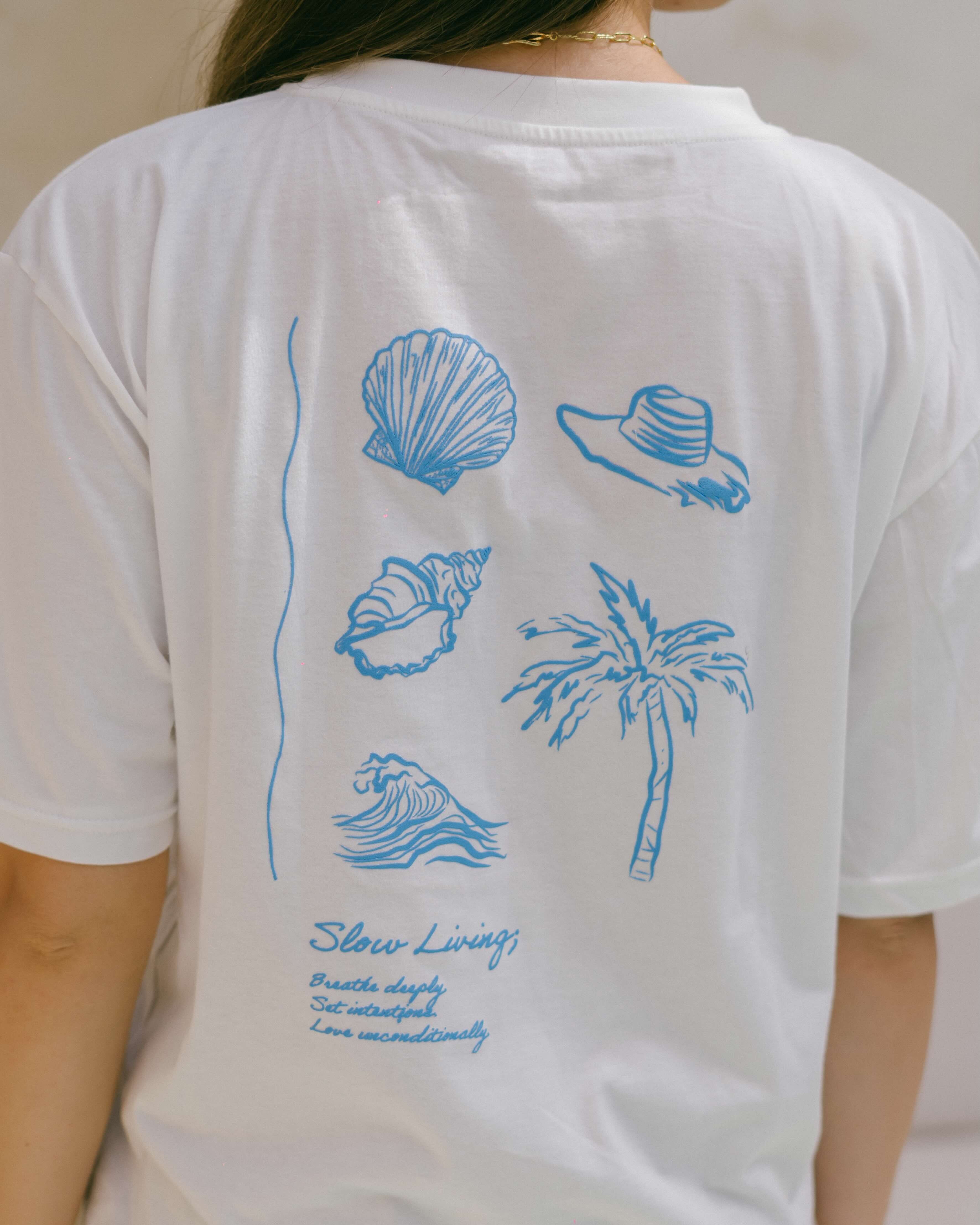 Designed for slow living, the Malia oversized tee combines sustainable organic cotton with a beachy, inspirational print.