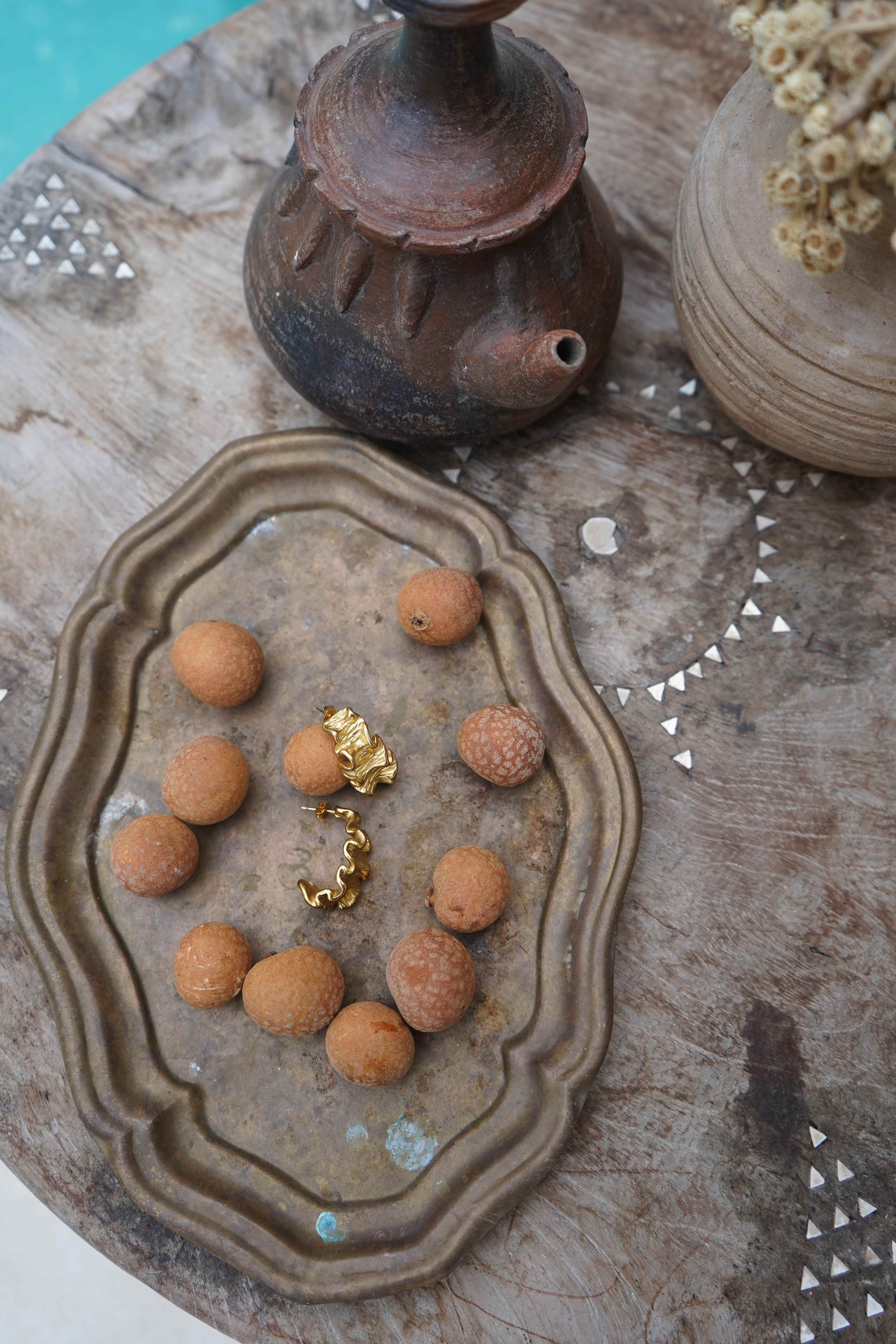 Jewellery for the ocean-lovers. Water-resistant earrings for care-free wear and an effortless statement.
