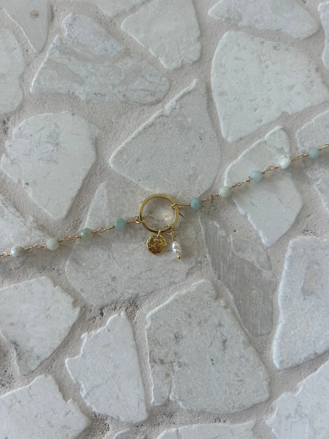 Chasing waves bracelet - Cutting stone / 18k gold plated with pearl and wave pendant