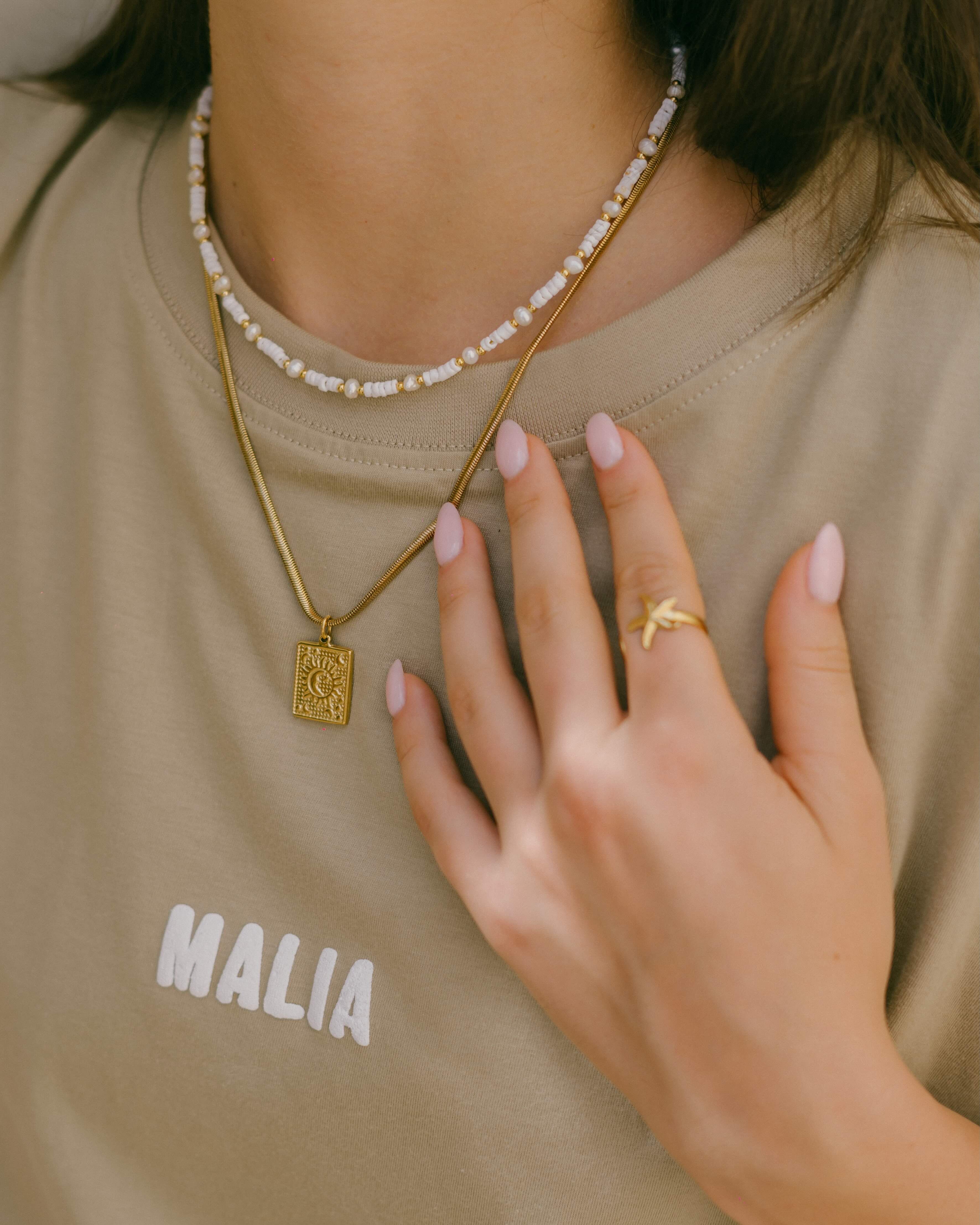 Discover the beauty of balance with our gold snake chain necklace, showcasing a moon within a sun on a square pendant. Durable, water-resistant, and effortlessly elegant—ideal for daily wear or as a meaningful gift.