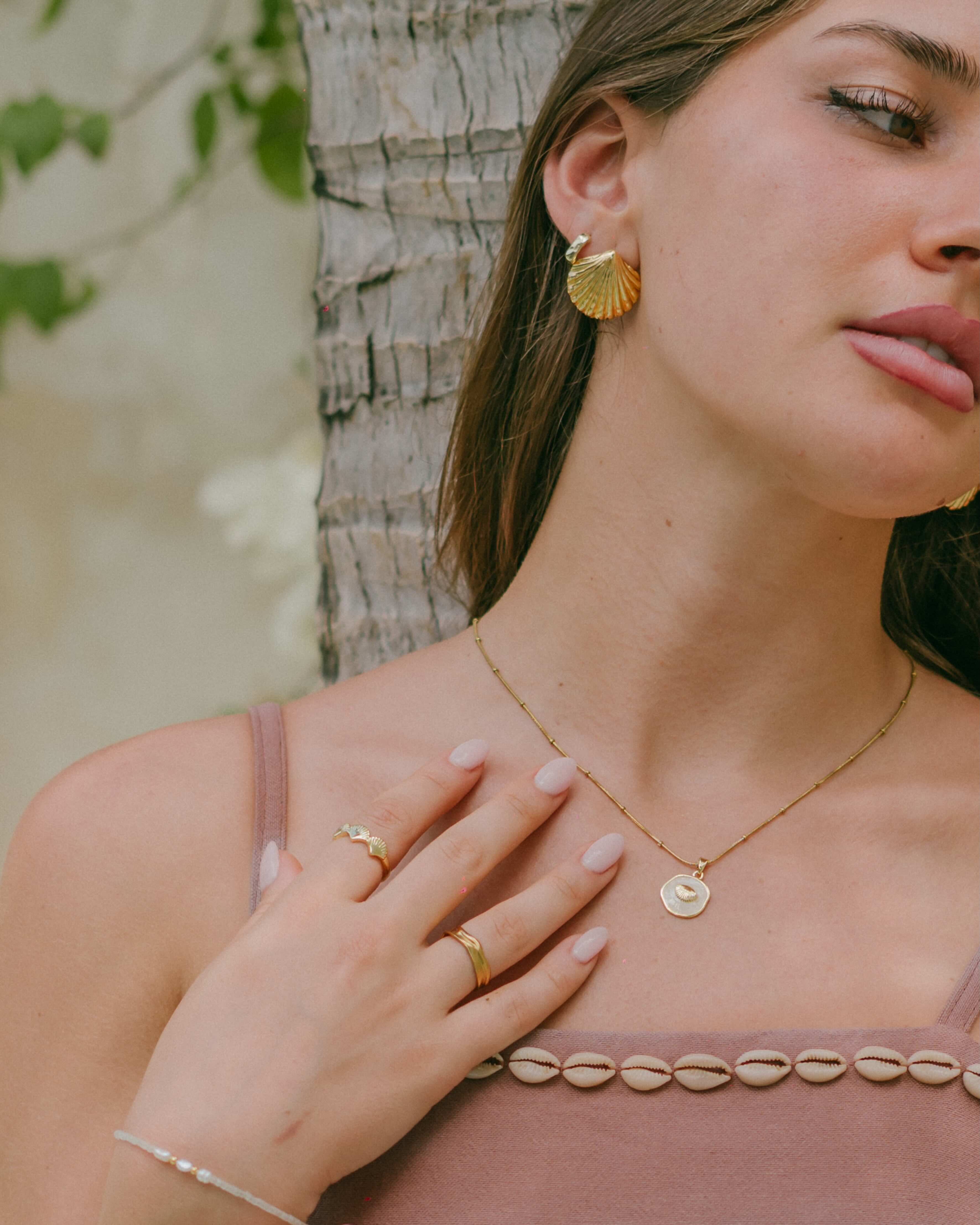 Naia clam shell necklace by Malia the label - jewellery to evelate your everyday 