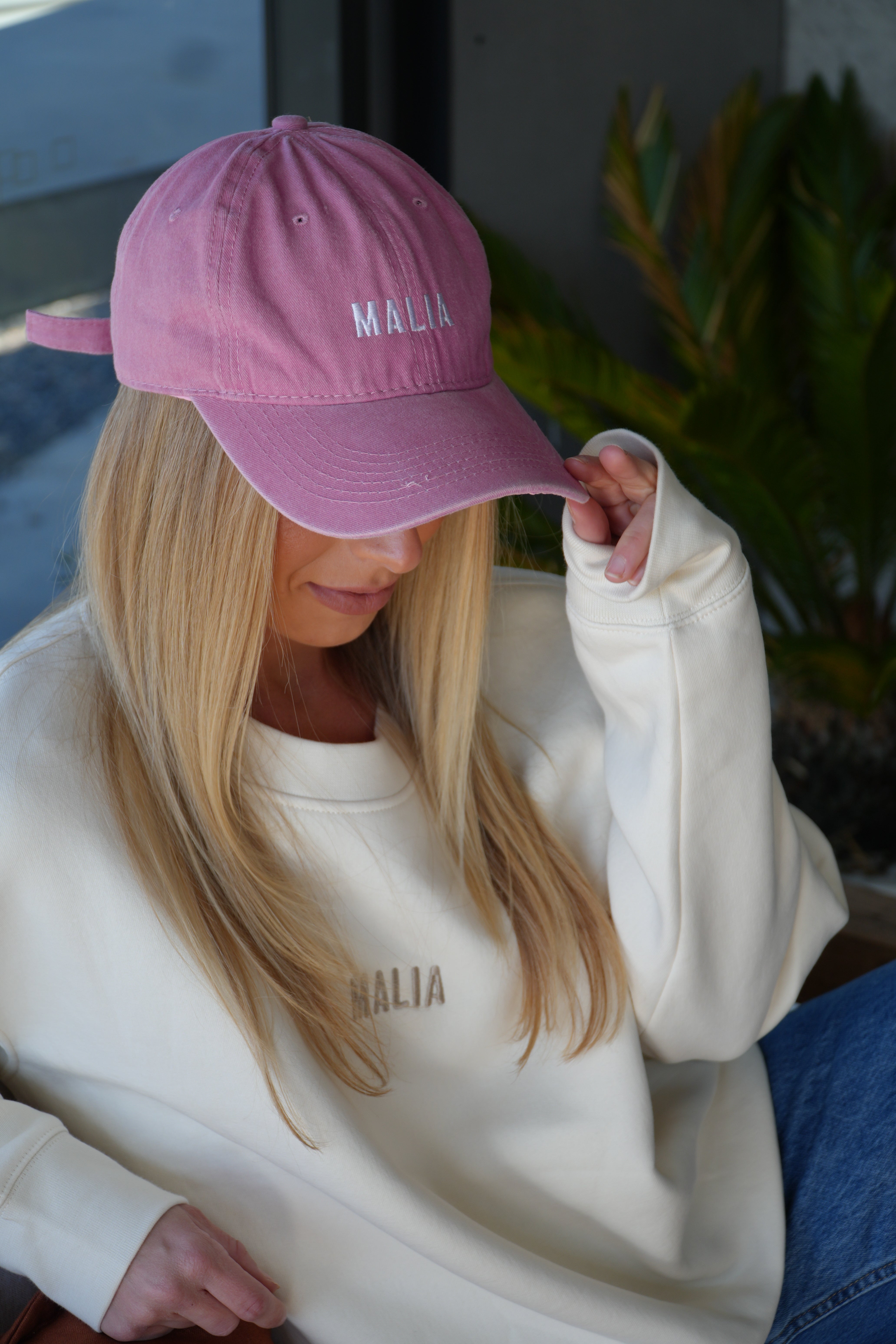 The Malia Pink Washed Cap adds a soft coastal touch with its relaxed, sun-faded finish and adjustable fit.