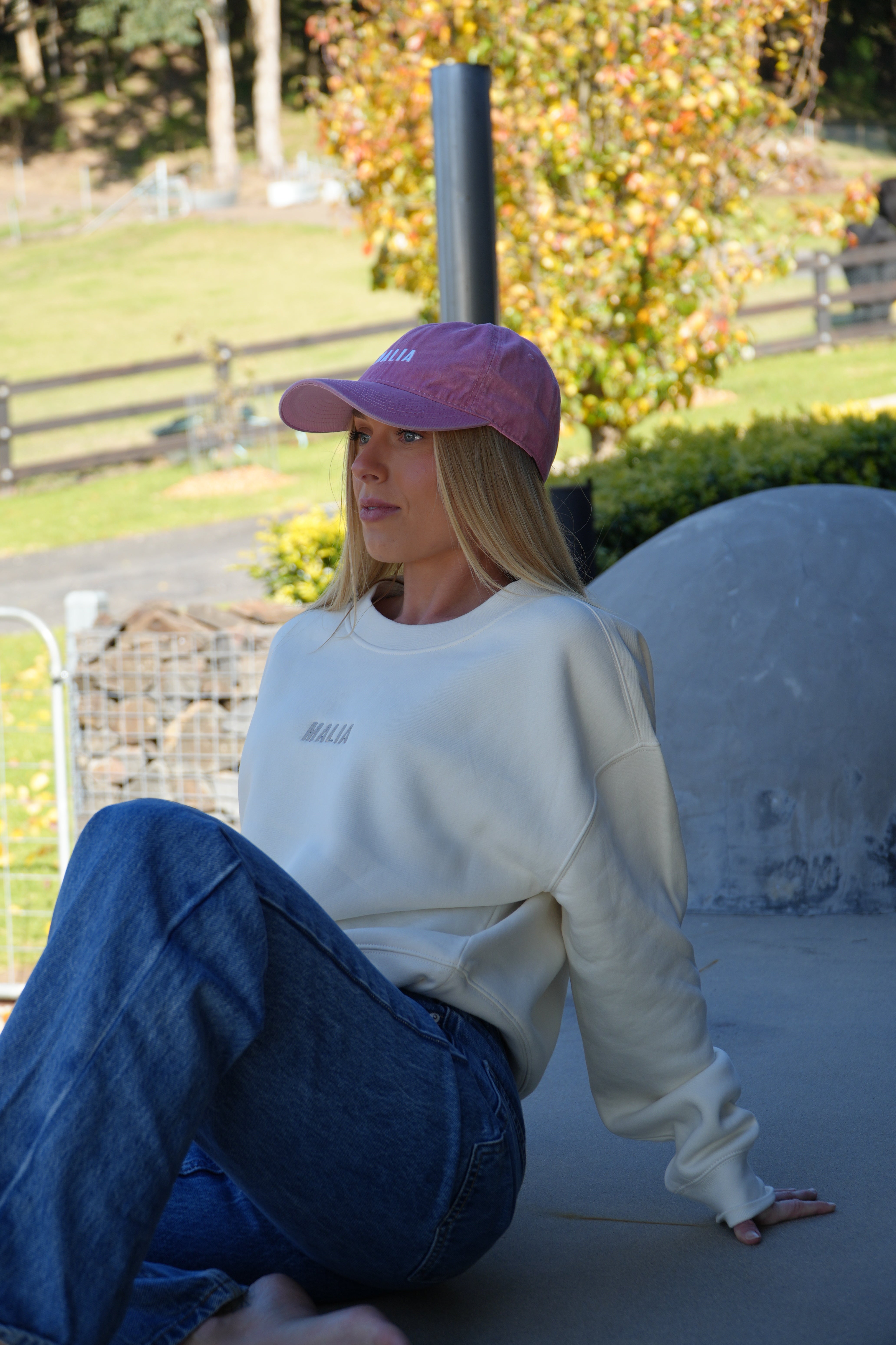 A must-have accessory, the Malia logo cap in pink pairs perfectly with summer outfits and beach days.