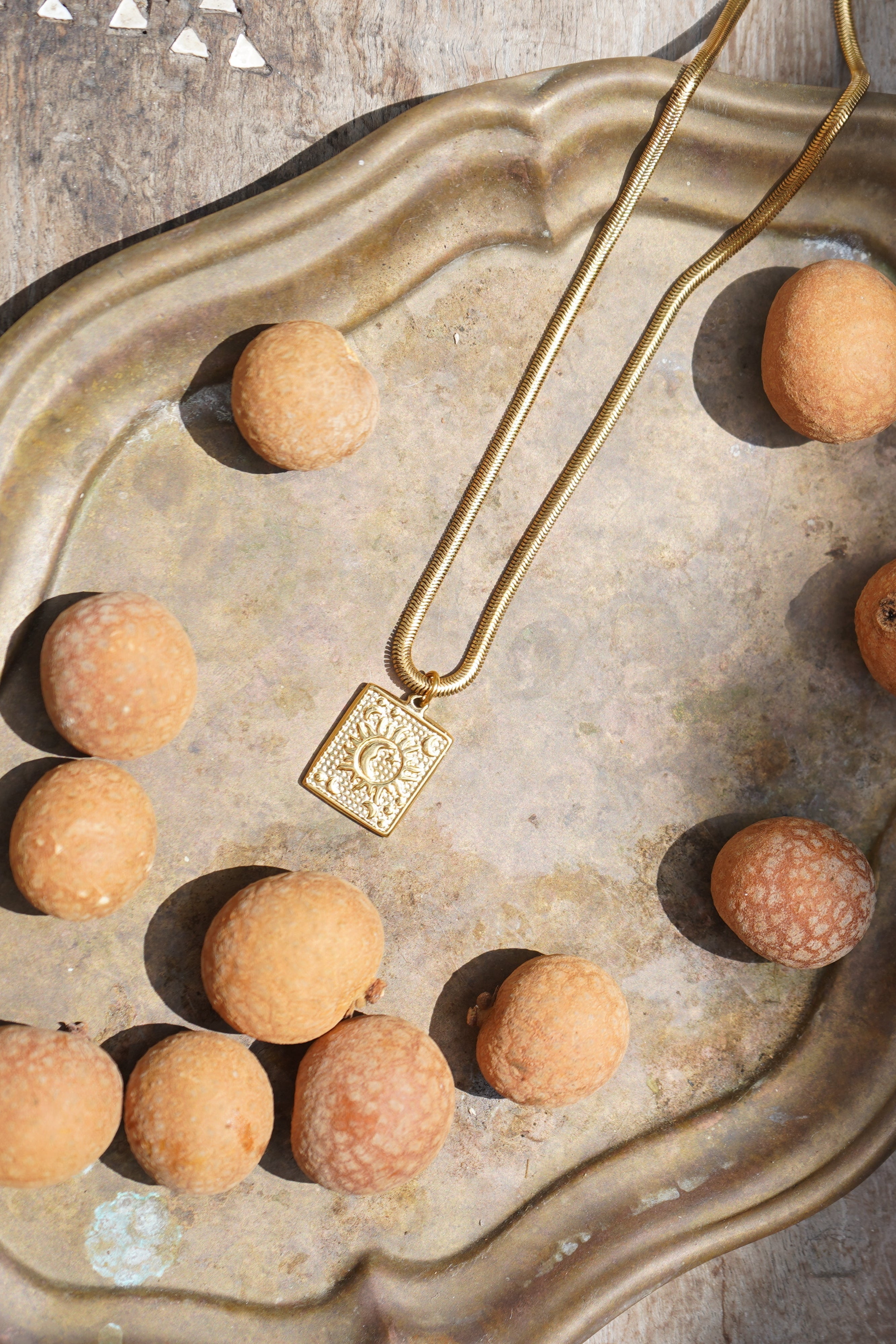 Elevate your jewellery collection with this gold snake chain necklace, showcasing a square pendant with a moon inside a sun. Water-resistant and timeless, it’s the perfect celestial necklace for any occasion.









Ask ChatGPT
