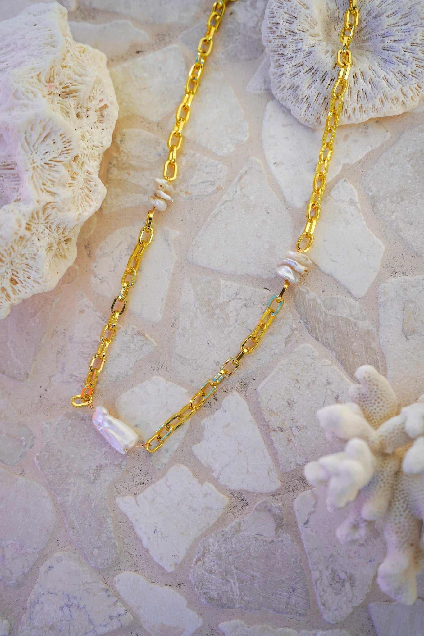 Discover modern luxury with the Pearl Cascade Necklace, a chunky 18k gold plated chain accented by three long freshwater pearls and finished with a hook and pole clasp. Perfect for everyday glamour or special occasions.