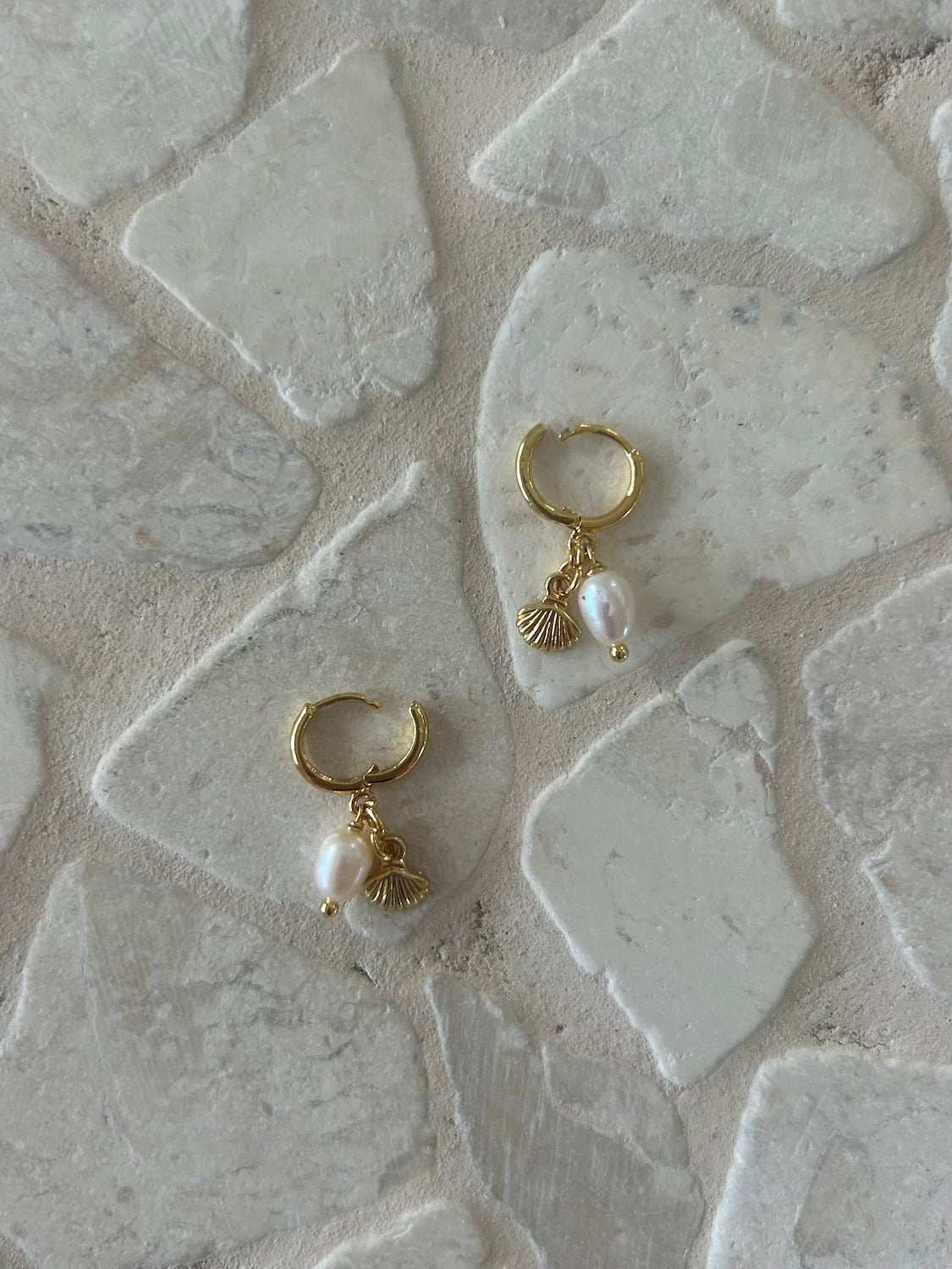 Shelly Earrings / 18k Gold Plated Earrings with pearl and shell charms