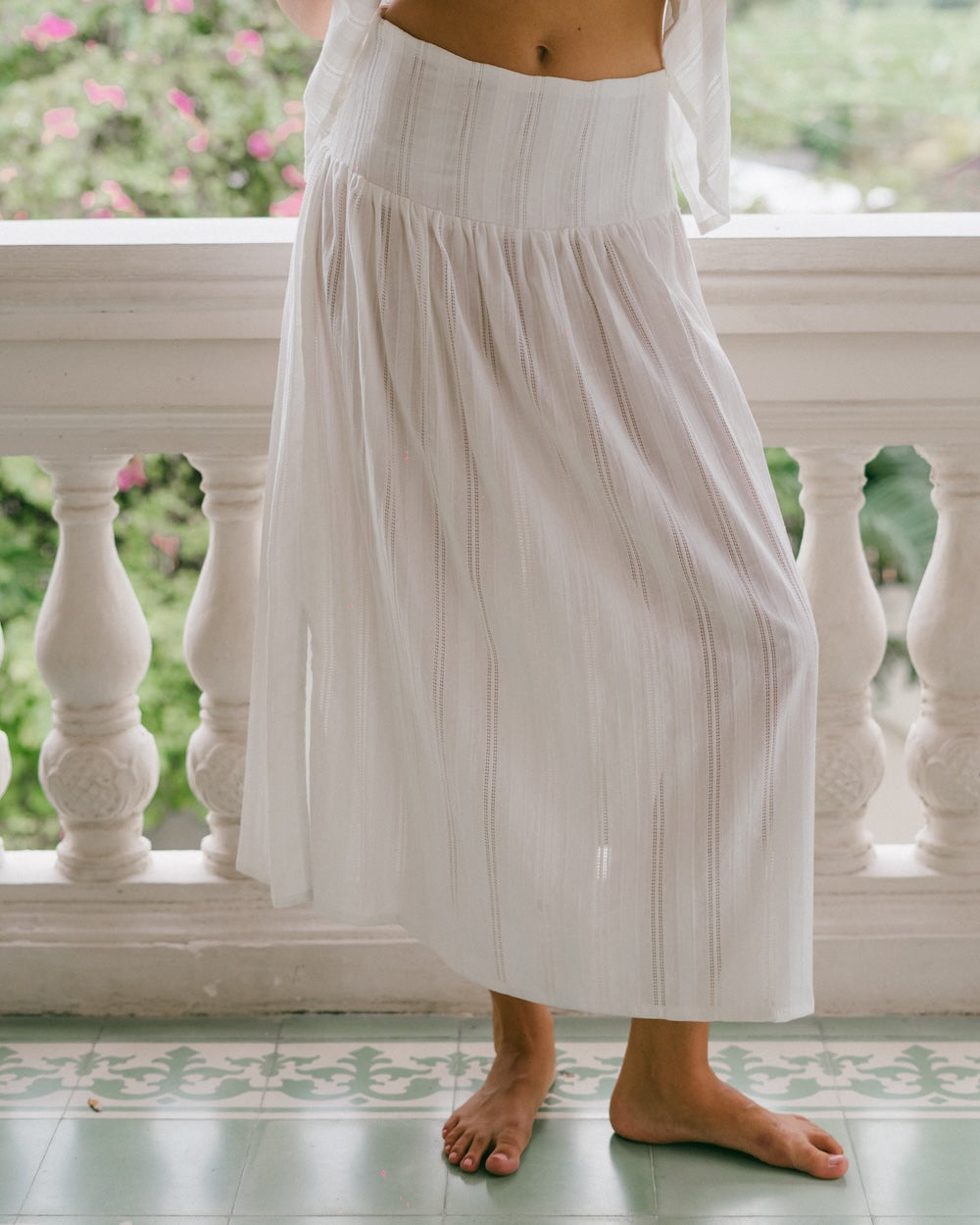 Sole Mare White Cotton Maxi Skirt - Front on view of Sole Mare maxi skirt with structured waistband and floor length skirt detailed with natural cotton details - Natural fibre clothing brand - Malia the label